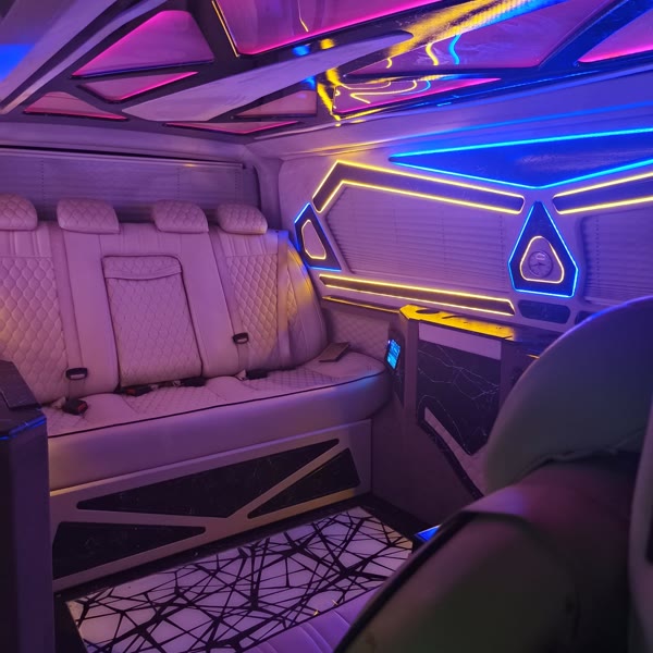 VIP minibüs geniş iç hacim ve konforlu koltuklar